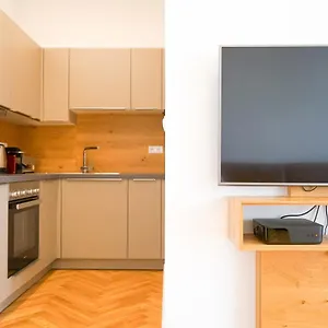 Nadland B7 , Vienna Austria